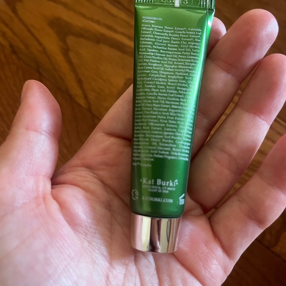 KAT BURKI Dual Exfoliating Clay Mask 15ml - Picture 3 of 3